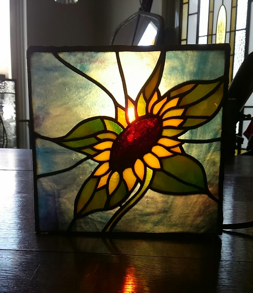 四季を彩るステンドグラス玄関灯 生徒さん作品 Weblog ランプ ステンド教室 ステンドグラス ガラス工芸 グラスアート ステンドグラス アートプレイス